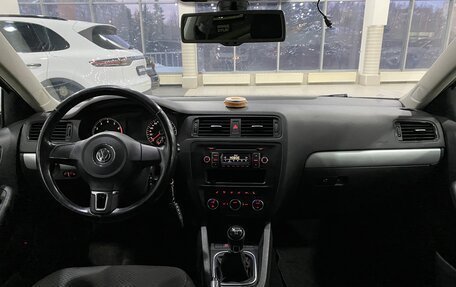 Volkswagen Jetta VI, 2012 год, 1 199 000 рублей, 13 фотография