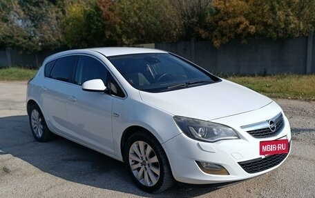 Opel Astra J, 2011 год, 1 050 000 рублей, 2 фотография