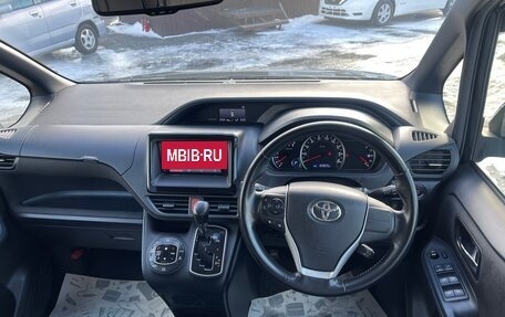 Toyota Voxy III, 2014 год, 1 868 000 рублей, 13 фотография