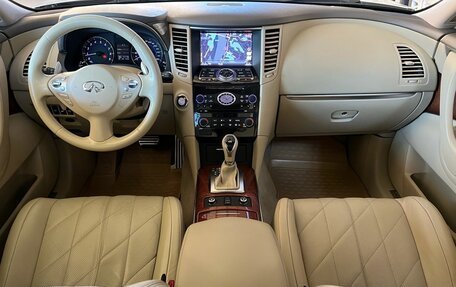 Infiniti QX70, 2014 год, 2 290 000 рублей, 10 фотография