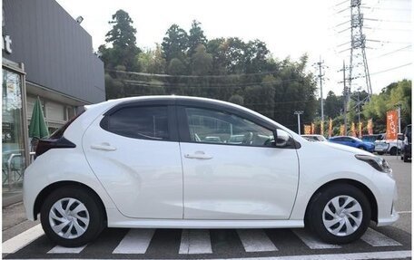 Toyota Yaris, 2020 год, 900 000 рублей, 4 фотография