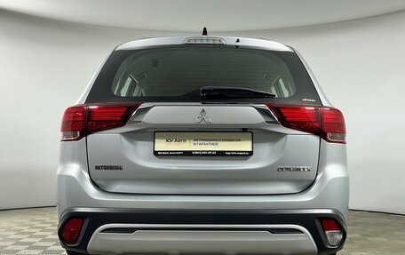 Mitsubishi Outlander III рестайлинг 3, 2019 год, 2 229 000 рублей, 5 фотография