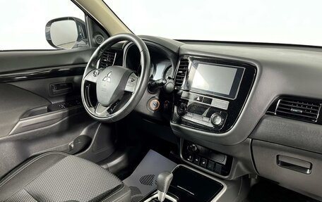 Mitsubishi Outlander III рестайлинг 3, 2019 год, 2 229 000 рублей, 13 фотография