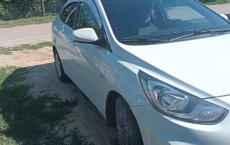 Hyundai Solaris II рестайлинг, 2014 год, 830 000 рублей, 1 фотография