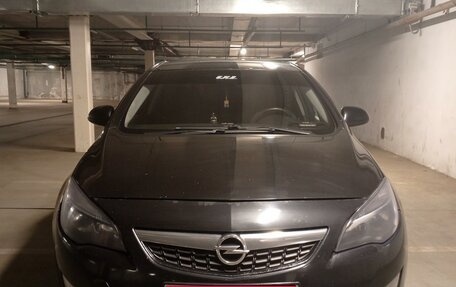 Opel Astra J, 2011 год, 630 000 рублей, 1 фотография