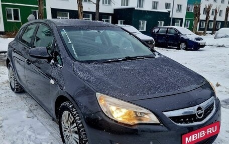 Opel Astra J, 2010 год, 643 000 рублей, 1 фотография