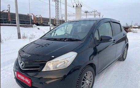 Toyota Vitz, 2012 год, 680 000 рублей, 2 фотография