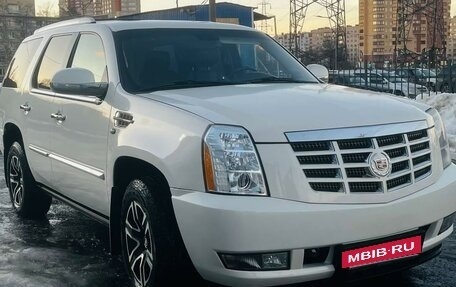 Cadillac Escalade III, 2011 год, 2 400 000 рублей, 2 фотография