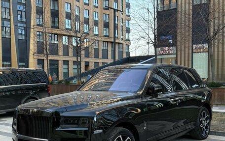 Rolls-Royce Cullinan, 2022 год, 60 000 000 рублей, 2 фотография