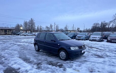 Volkswagen Polo III рестайлинг, 2001 год, 239 700 рублей, 1 фотография