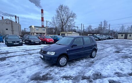 Volkswagen Polo III рестайлинг, 2001 год, 239 700 рублей, 2 фотография