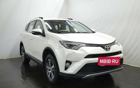 Toyota RAV4, 2018 год, 2 300 000 рублей, 3 фотография