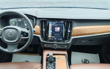 Volvo S90 II рестайлинг, 2021 год, 3 929 000 рублей, 7 фотография