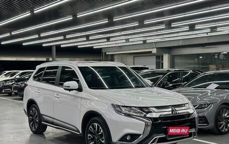 Mitsubishi Outlander III рестайлинг 3, 2021 год, 2 314 000 рублей, 1 фотография