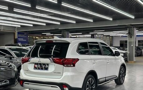 Mitsubishi Outlander III рестайлинг 3, 2021 год, 2 314 000 рублей, 2 фотография