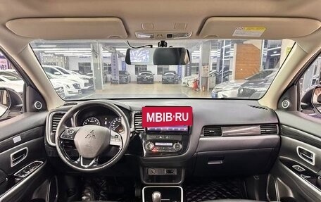 Mitsubishi Outlander III рестайлинг 3, 2021 год, 2 314 000 рублей, 8 фотография