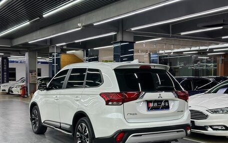 Mitsubishi Outlander III рестайлинг 3, 2021 год, 2 314 000 рублей, 12 фотография