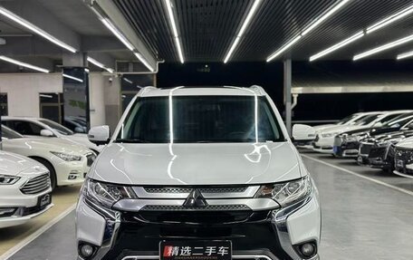 Mitsubishi Outlander III рестайлинг 3, 2021 год, 2 314 000 рублей, 11 фотография