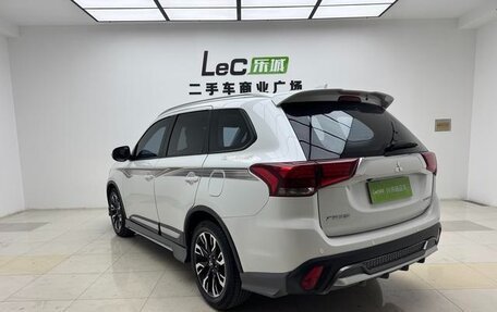 Mitsubishi Outlander III рестайлинг 3, 2021 год, 2 413 000 рублей, 2 фотография