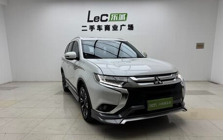 Mitsubishi Outlander III рестайлинг 3, 2021 год, 2 413 000 рублей, 7 фотография