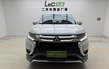 Mitsubishi Outlander III рестайлинг 3, 2021 год, 2 413 000 рублей, 9 фотография