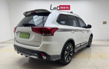 Mitsubishi Outlander III рестайлинг 3, 2021 год, 2 413 000 рублей, 3 фотография