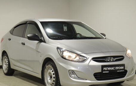 Hyundai Solaris II рестайлинг, 2012 год, 886 000 рублей, 2 фотография