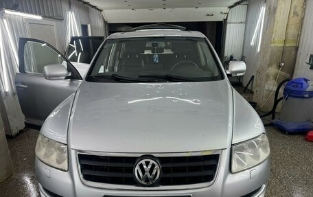 Volkswagen Touareg III, 2005 год, 856 000 рублей, 2 фотография