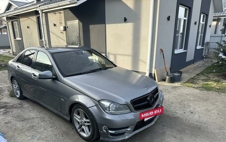 Mercedes-Benz C-Класс, 2012 год, 1 000 000 рублей, 2 фотография