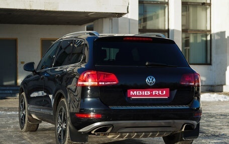 Volkswagen Touareg III, 2011 год, 2 050 000 рублей, 2 фотография