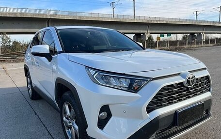 Toyota RAV4, 2021 год, 2 640 000 рублей, 2 фотография