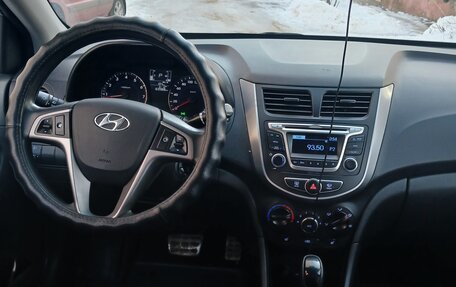 Hyundai Solaris II рестайлинг, 2015 год, 950 000 рублей, 2 фотография