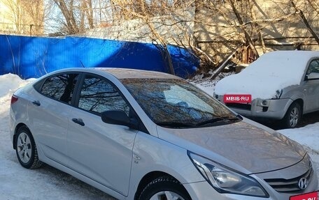 Hyundai Solaris II рестайлинг, 2015 год, 950 000 рублей, 3 фотография