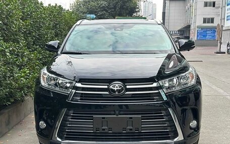 Toyota Highlander III, 2011 год, 3 800 000 рублей, 2 фотография