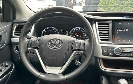 Toyota Highlander III, 2011 год, 3 800 000 рублей, 7 фотография