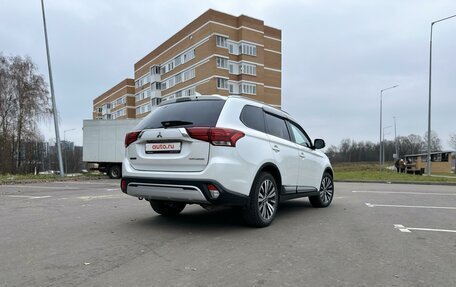 Mitsubishi Outlander III рестайлинг 3, 2019 год, 2 175 000 рублей, 5 фотография