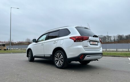 Mitsubishi Outlander III рестайлинг 3, 2019 год, 2 175 000 рублей, 6 фотография