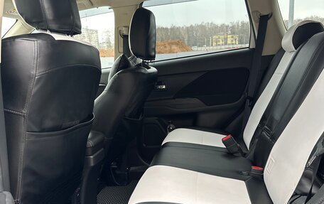 Mitsubishi Outlander III рестайлинг 3, 2019 год, 2 175 000 рублей, 9 фотография