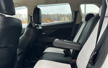 Mitsubishi Outlander III рестайлинг 3, 2019 год, 2 175 000 рублей, 10 фотография