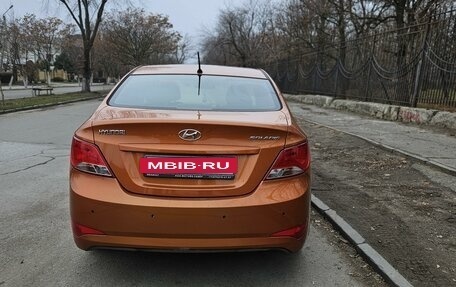 Hyundai Solaris II рестайлинг, 2015 год, 1 050 000 рублей, 4 фотография