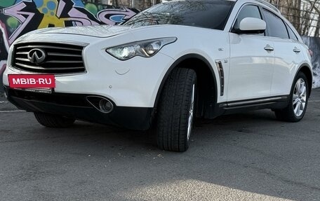 Infiniti QX70, 2014 год, 2 900 000 рублей, 9 фотография