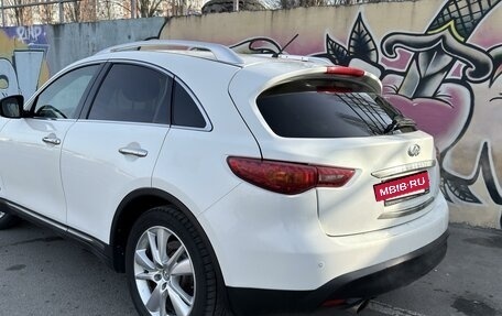 Infiniti QX70, 2014 год, 2 900 000 рублей, 15 фотография