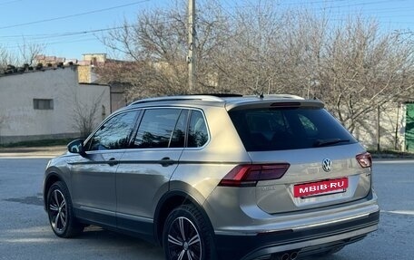 Volkswagen Tiguan II, 2018 год, 2 850 000 рублей, 3 фотография