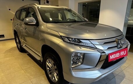 Mitsubishi Pajero Sport III рестайлинг, 2023 год, 6 899 000 рублей, 3 фотография