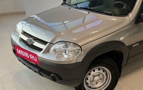 Chevrolet Niva I рестайлинг, 2017 год, 595 000 рублей, 2 фотография