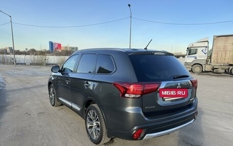 Mitsubishi Outlander III рестайлинг 3, 2015 год, 1 850 000 рублей, 6 фотография