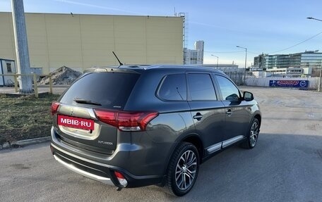 Mitsubishi Outlander III рестайлинг 3, 2015 год, 1 850 000 рублей, 3 фотография