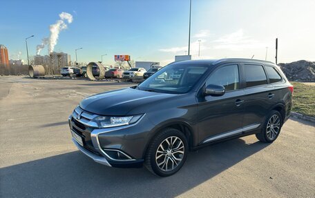 Mitsubishi Outlander III рестайлинг 3, 2015 год, 1 850 000 рублей, 8 фотография