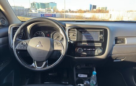 Mitsubishi Outlander III рестайлинг 3, 2015 год, 1 850 000 рублей, 13 фотография