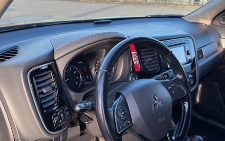 Mitsubishi Outlander III рестайлинг 3, 2015 год, 1 850 000 рублей, 12 фотография